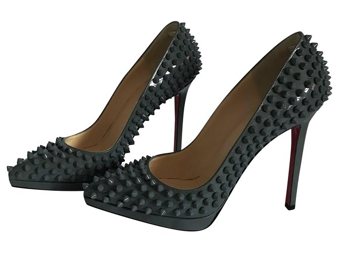 louboutin spiked pumps
