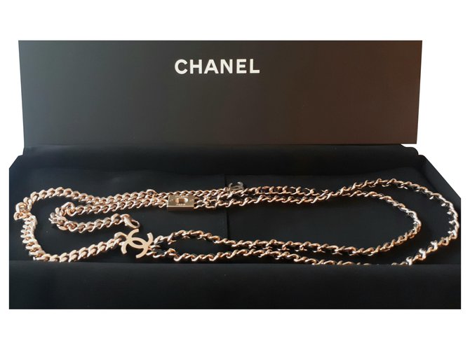 Colar longo Chanel em metal dourado e couro novo Aço  ref.234581