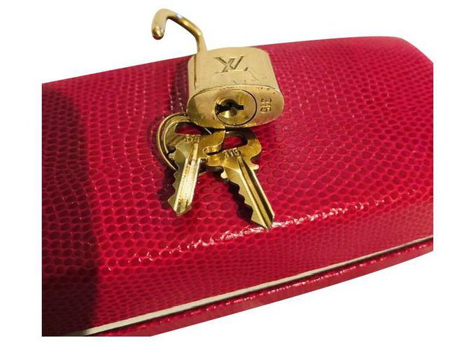 Louis Vuitton Taschenanhänger Golden  ref.234652