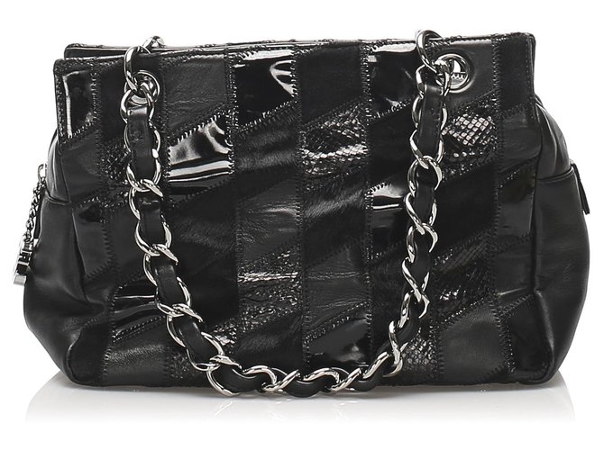 Bolso de hombro de cuero con patchwork negro de Chanel Metal Becerro  ref.234739