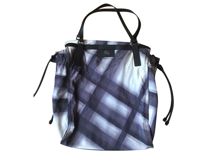 Burberry tote bag Polyester  ref.235101