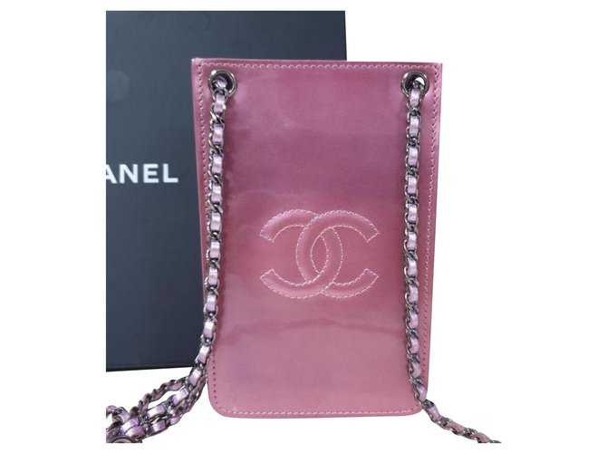 Bolsa Crossbody com suporte para telefone Chanel rosa couro envernizado CC  ref.235144