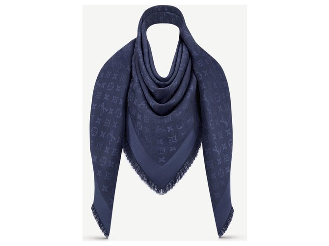 Louis Vuitton Coats, Outerwear Navy blue Cloth ref.76947 - Joli Closet