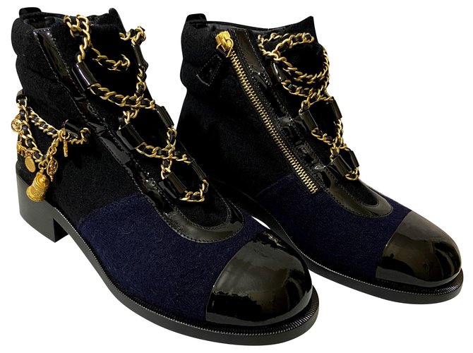 Chanel Ankle Boots Navy blue Suede  ref.235387