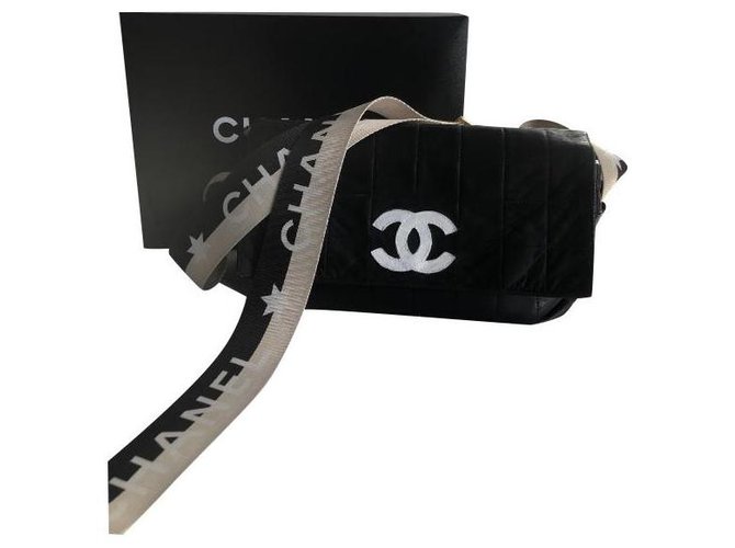 Le Boy Chanel Tira para logotipo Preto Branco Couro  ref.235542