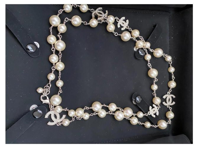 Chanel Halsketten Creme Perle  ref.235854