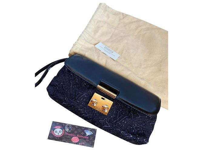 Clutch Louis Vuitton in pizzo e vernice nera Nero