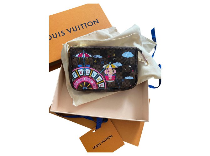 Louis Vuitton Sacos de embreagem Multicor Lona  ref.236373