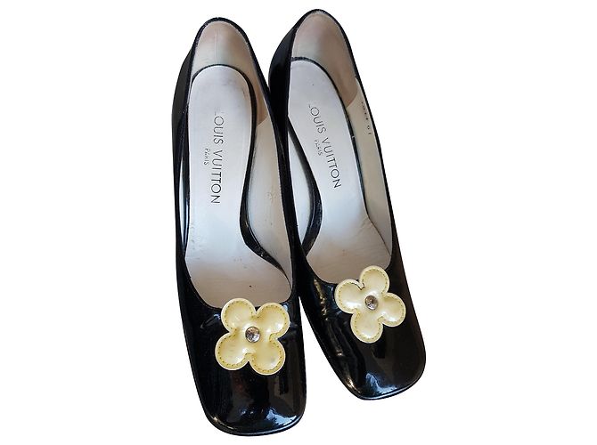 Louis Vuitton Bailarinas de charol negro 35.5