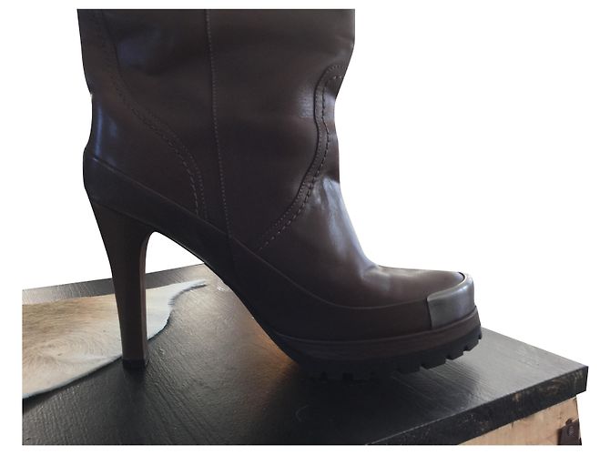 Botas Dorothée Schumacher de cuero marrón oscuro