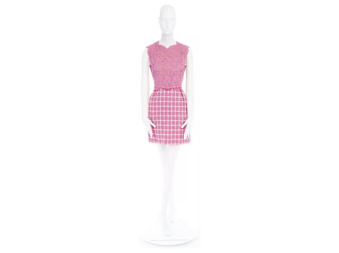 Vestido Valentino de tweed rosa y encaje