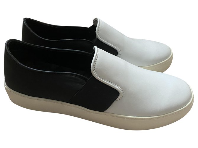 Chanel Zapatillas Negro Blanco Cuero  ref.237207