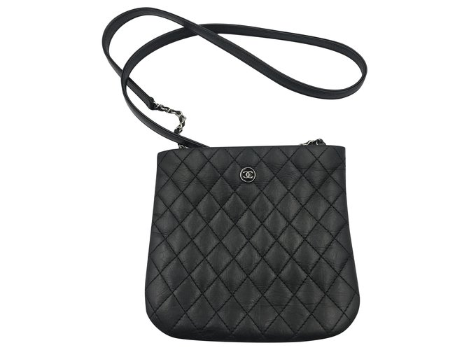 Chanel Tasche Schwarz Leder  ref.237242