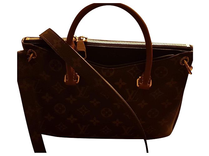 Bolsa de mão Louis Vuitton Pallas BB Couro Chocolate