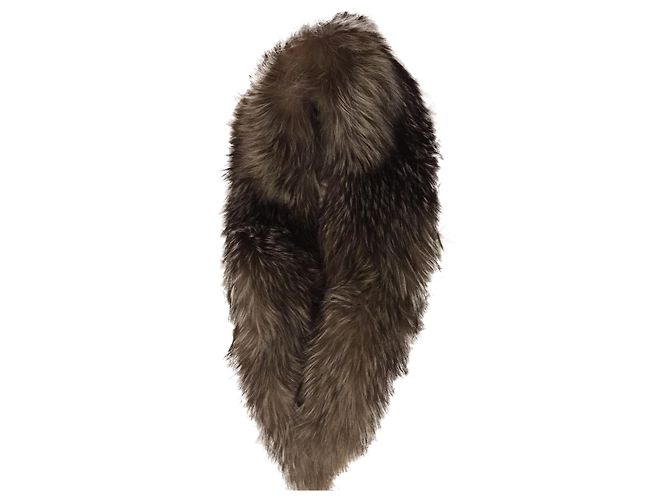 inconnue Silver vixen cape