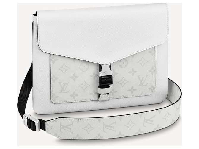 Louis Vuitton Mensajero LV Outdoor Flap Blanco Cuero  ref.237408