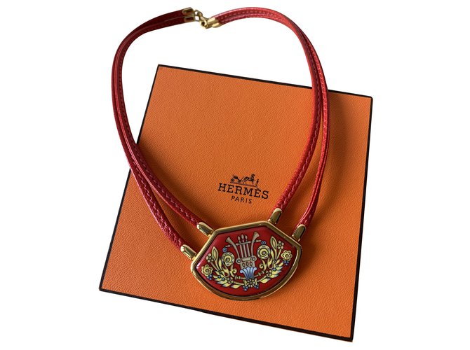 Hermès Necklaces Red Gold hardware Leather Gold-plated  ref.237441