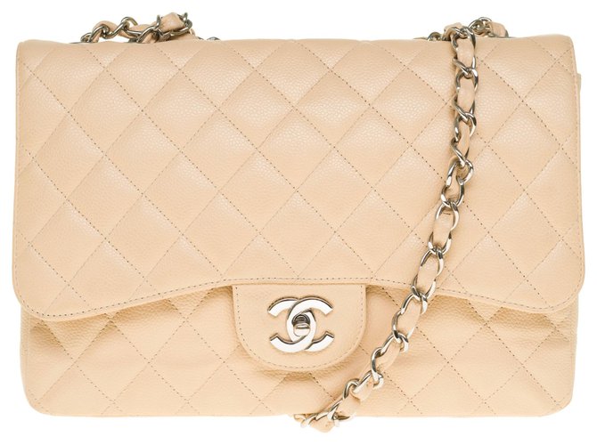 Hervorragende Chanel Timeless Jumbo-Tasche mit einer Klappe aus beigem Kaviarleder, Garniture en métal argenté, In sehr gutem Zustand!  ref.237943