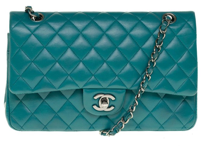 Beautiful Chanel Timeless handbag 2.55 in green nappa leather, Garniture en métal argenté, In very good shape !  ref.237948