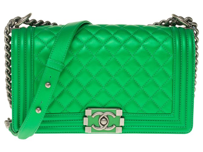 Stupenda borsa Chanel Boy old media in edizione limitata in pelle trapuntata verde, Garniture en métal argenté  ref.237959