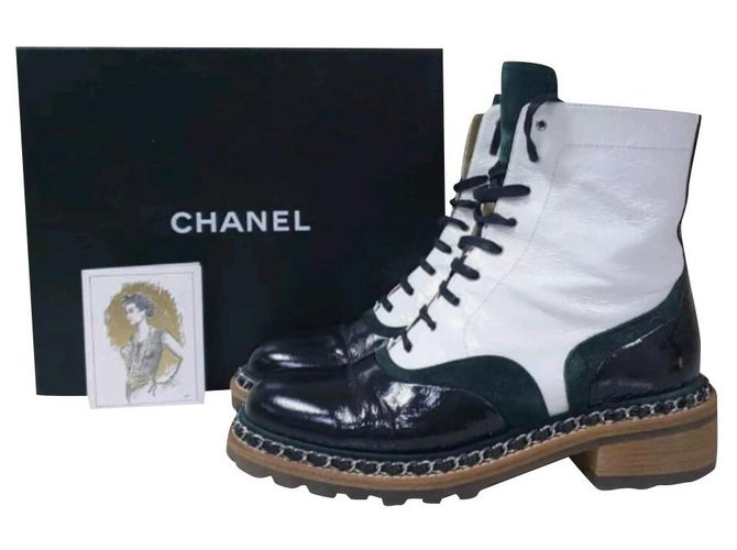 Botines De Charol Blanco Negro Chanel Sz.40,5 Cuero  ref.238157