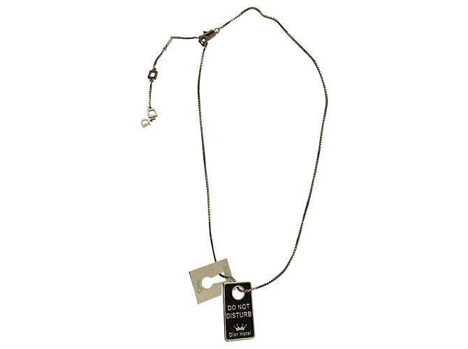 Colar Dior com 2 placas pendentes preto e prata aço