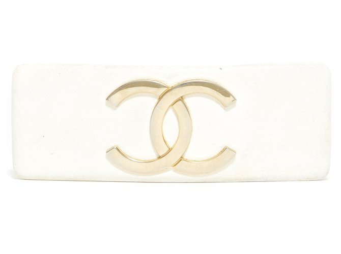 Chanel XLARGE WHITE CC Cru Gold hardware Couro Metal  ref.238695