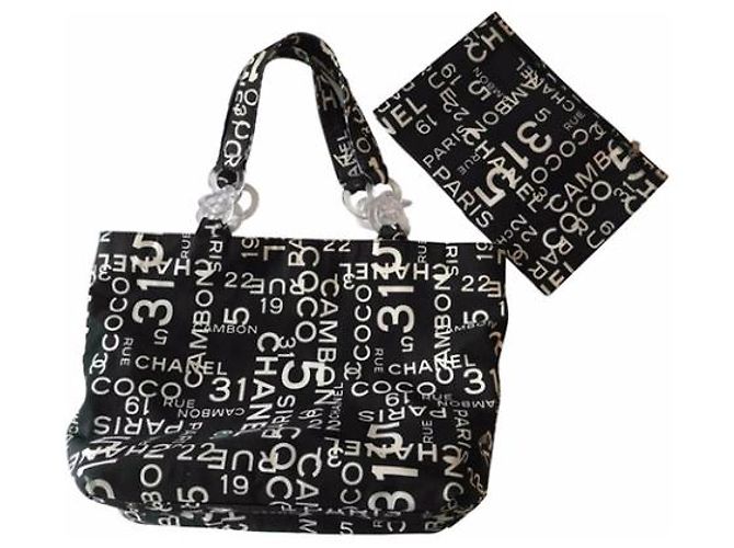 Borsa Chanel in tessuto stampato bianco e nero