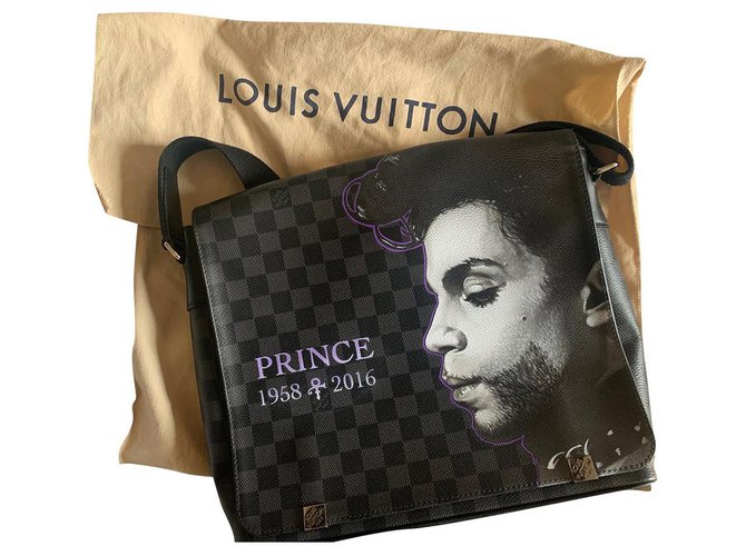 Louis Vuitton District MM bag (Medium model) Black  ref.238728