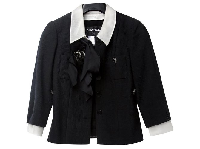 Chanel 7Chaqueta K $ con broche Negro Tweed  ref.238961