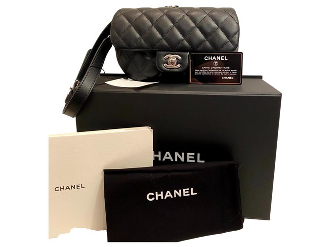 Bolsa acolchoada Chanel para cinto NOVA Preto Couro  ref.276767