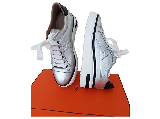 Baskets Hermès Polo cuir argenté irisé