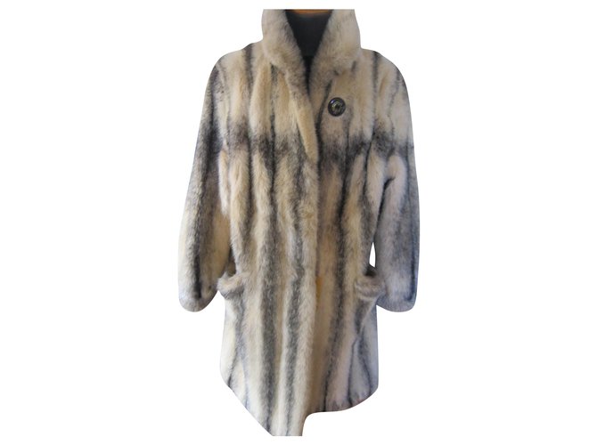 inconnue Coats, Outerwear Beige Fur  ref.239542