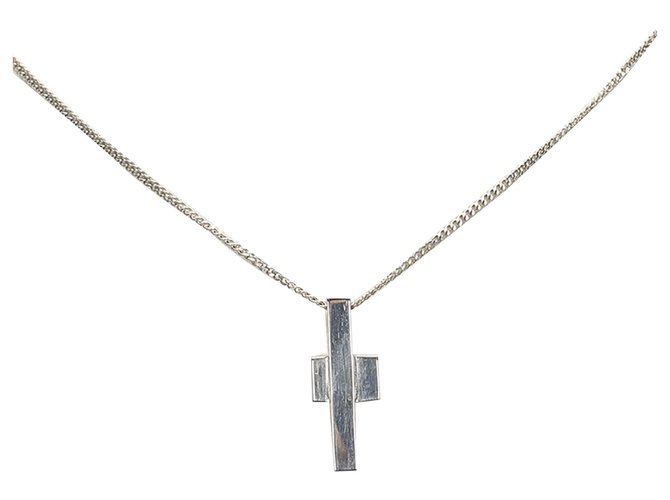 Collier pendentif croix en argent Gucci Métal Argenté  ref.239847