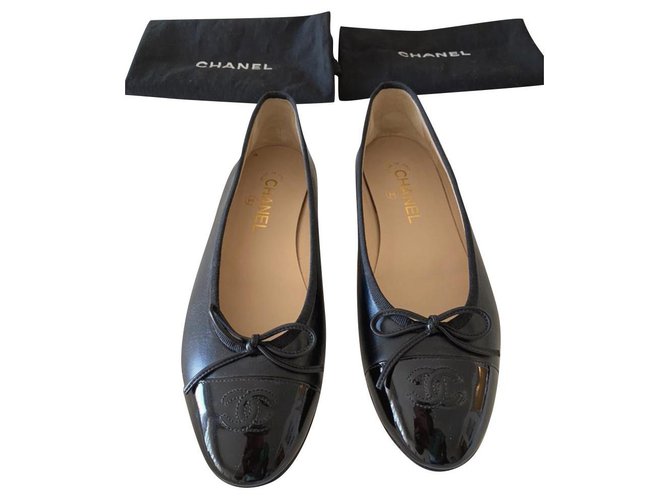 Chanel Zapatillas de ballet Negro Cuero  ref.239938