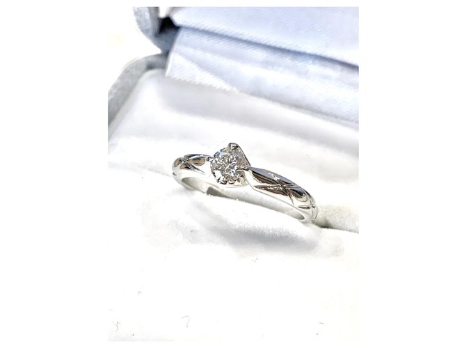 Anel de diamante Chanel com linha acolchoada Prata Platina  ref.240052
