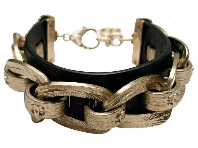 Chanel Cruise cuff bracelet 2020 Silvery Metal  ref.240077