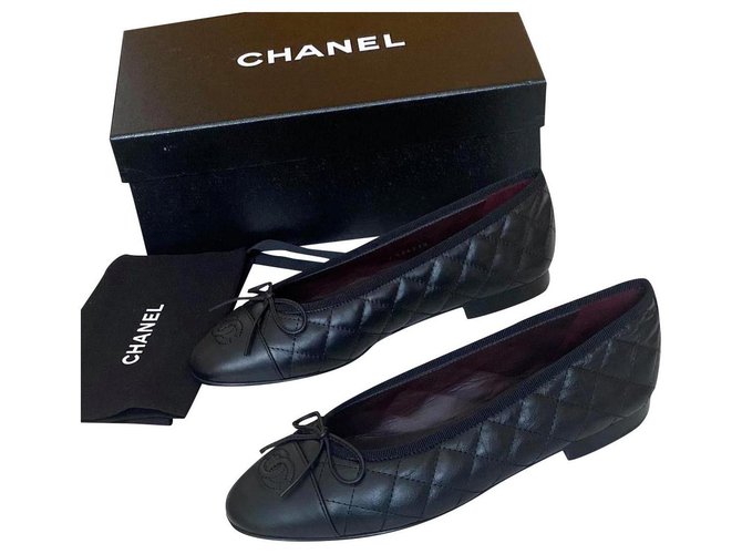Chanel Zapatillas de ballet Negro Cuero  ref.240113