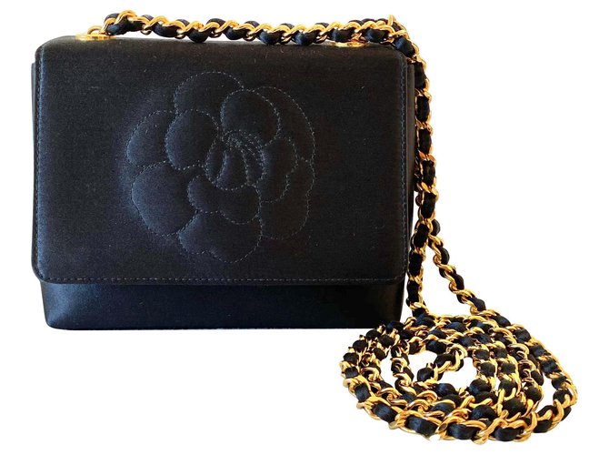 Chanel Handtaschen Schwarz Leder Seide  ref.240233