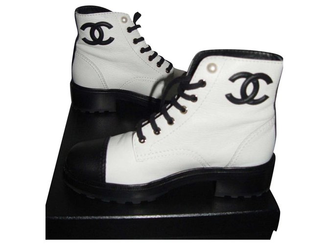 Chanel boots Cuir Blanc  ref.240247