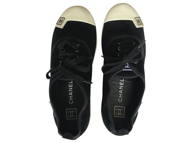 Chanel Zapatillas de caña baja de ante Negro Blanco Suecia Cuero Goma  ref.240437