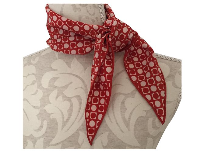 Triángulo de Hermès Roja Seda