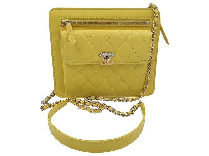 Chanel Brieftasche Gelb Leder  ref.240462