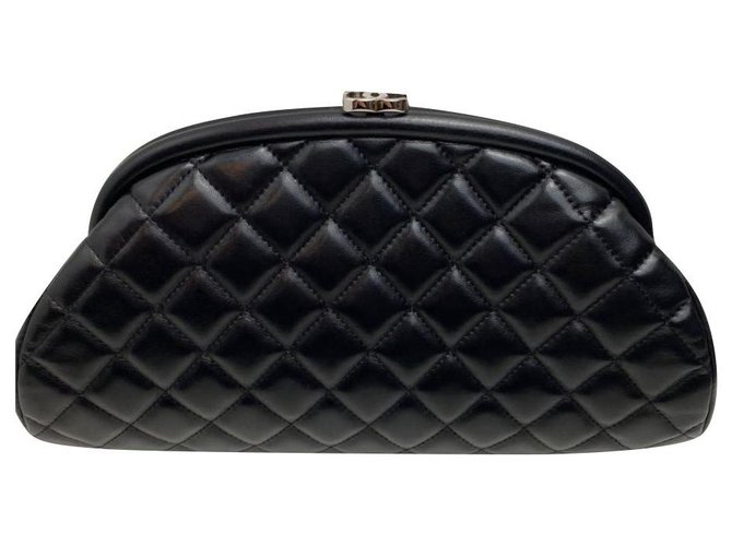 Chanel Black Leather  ref.240528