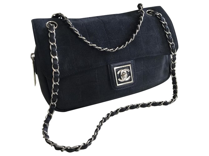 Mademoiselle Bolsa Chanel Azul marinho Couro  ref.240667