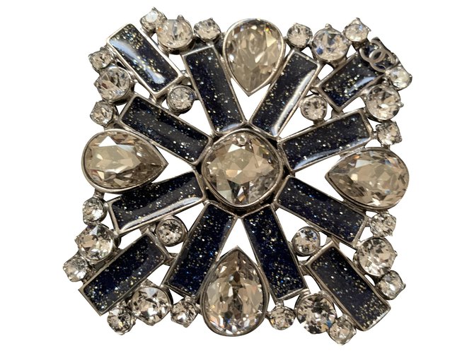 Broches de cristal de Chanel Azul oscuro Metal  ref.240918