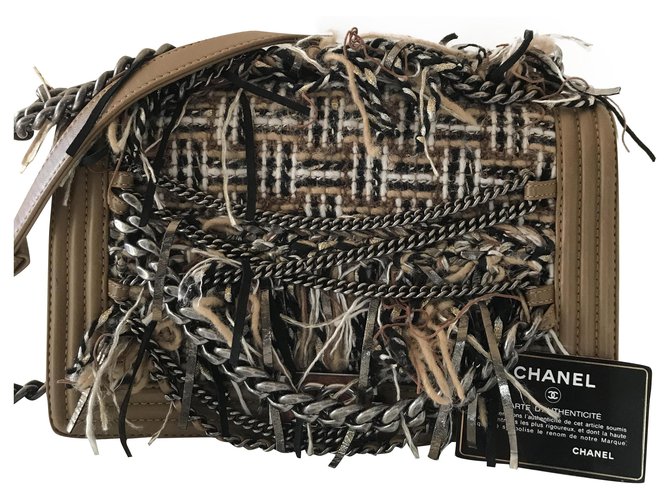 Boy Chanel Handtaschen Beige Leder  ref.240984