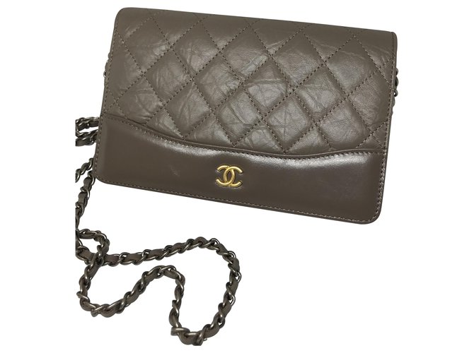 Wallet On Chain Chanel Bolsos de mano Gris pardo Cuero  ref.241012