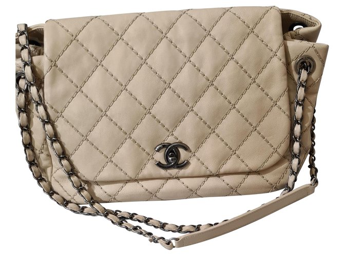 Chanel TIMELESS Bege Couro  ref.241027