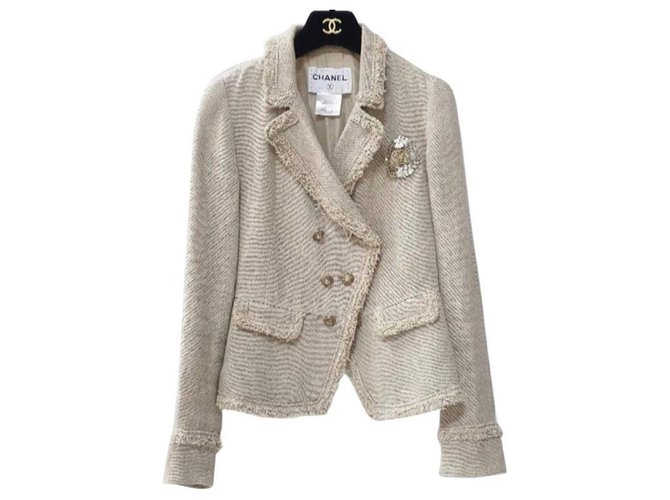Chanel 10Una giacca pettorale foderata con crestato beige Biancheria  ref.241112
